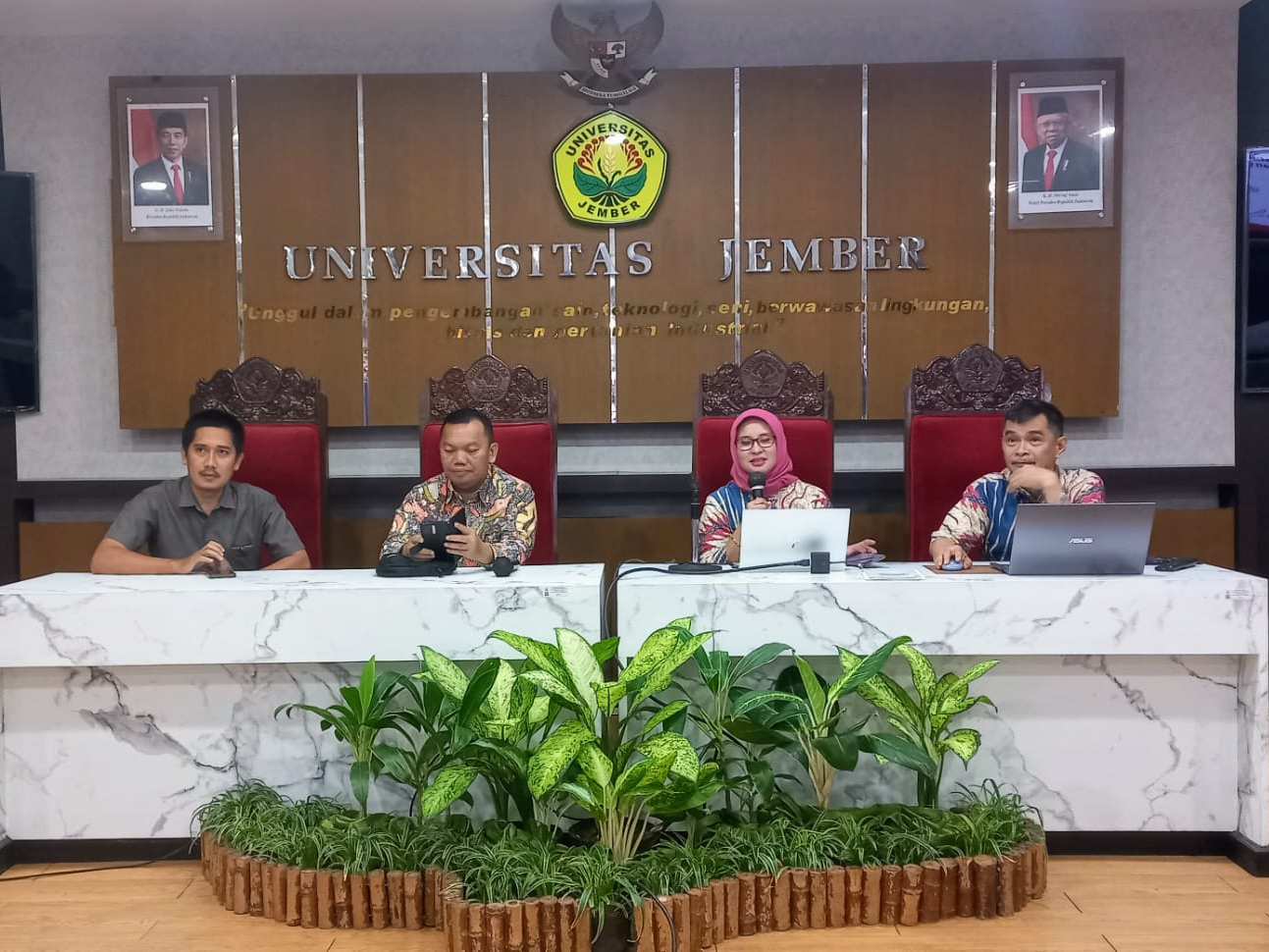 STUDI WAWASAN PENYUSUNAN BUKU PEDOMAN PENGAWASAN KE SPI UNIVERSITAS JEMBER